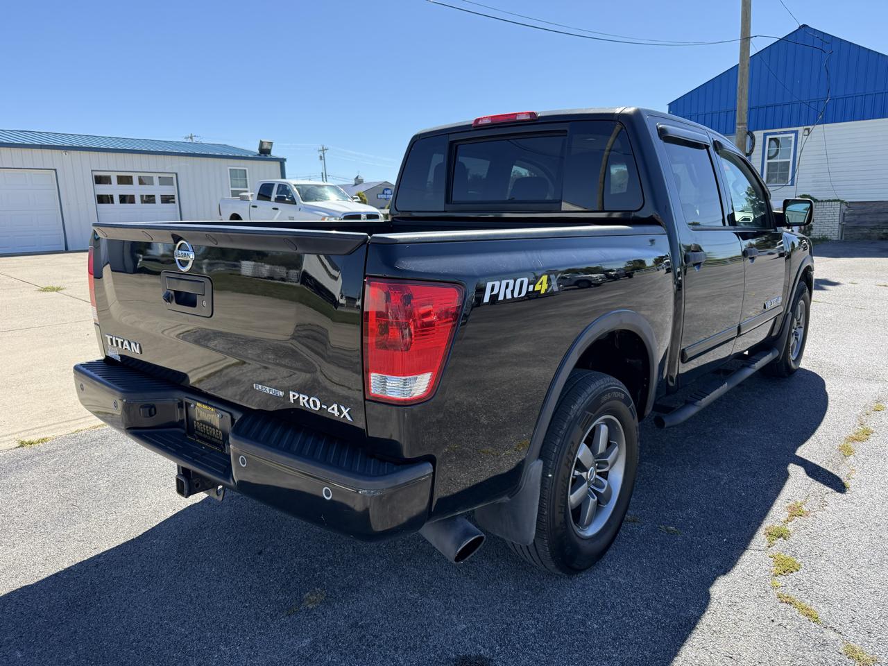 Nissan Titan 4WD Crew Cab SWB PRO-4X 2014