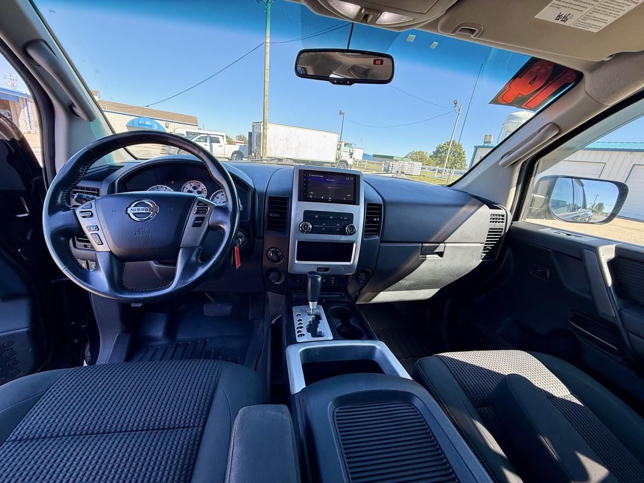 Nissan Titan 4WD Crew Cab SWB PRO-4X 2014