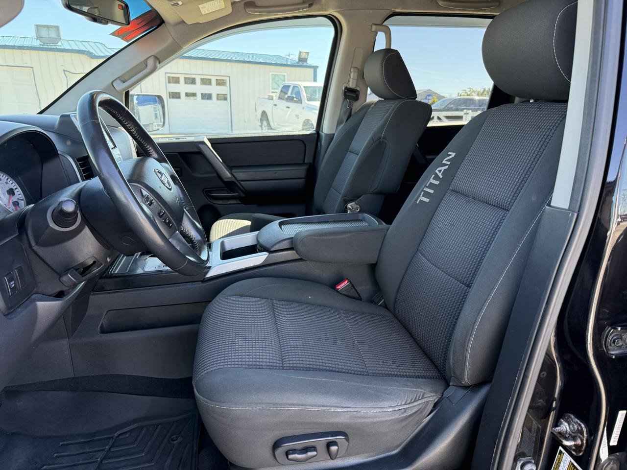 Nissan Titan 4WD Crew Cab SWB PRO-4X 2014