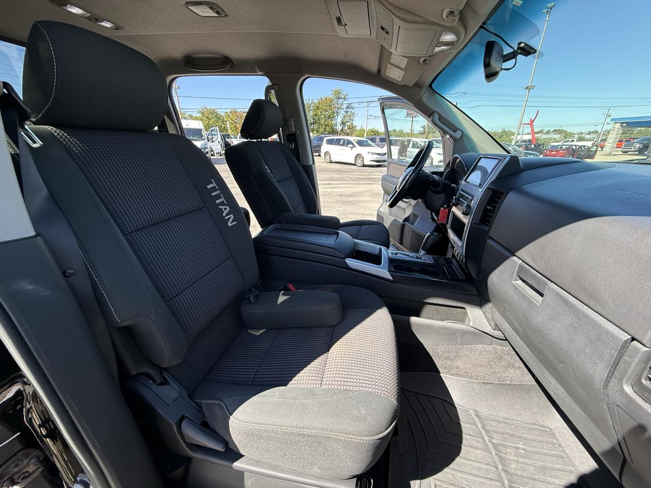 Nissan Titan 4WD Crew Cab SWB PRO-4X 2014