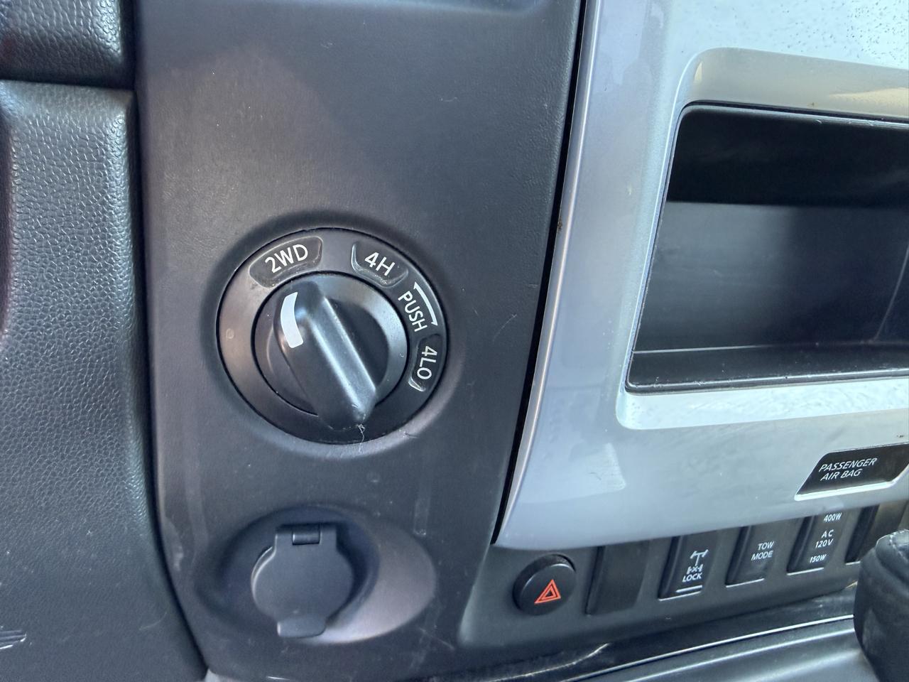 Nissan Titan 4WD Crew Cab SWB PRO-4X 2014