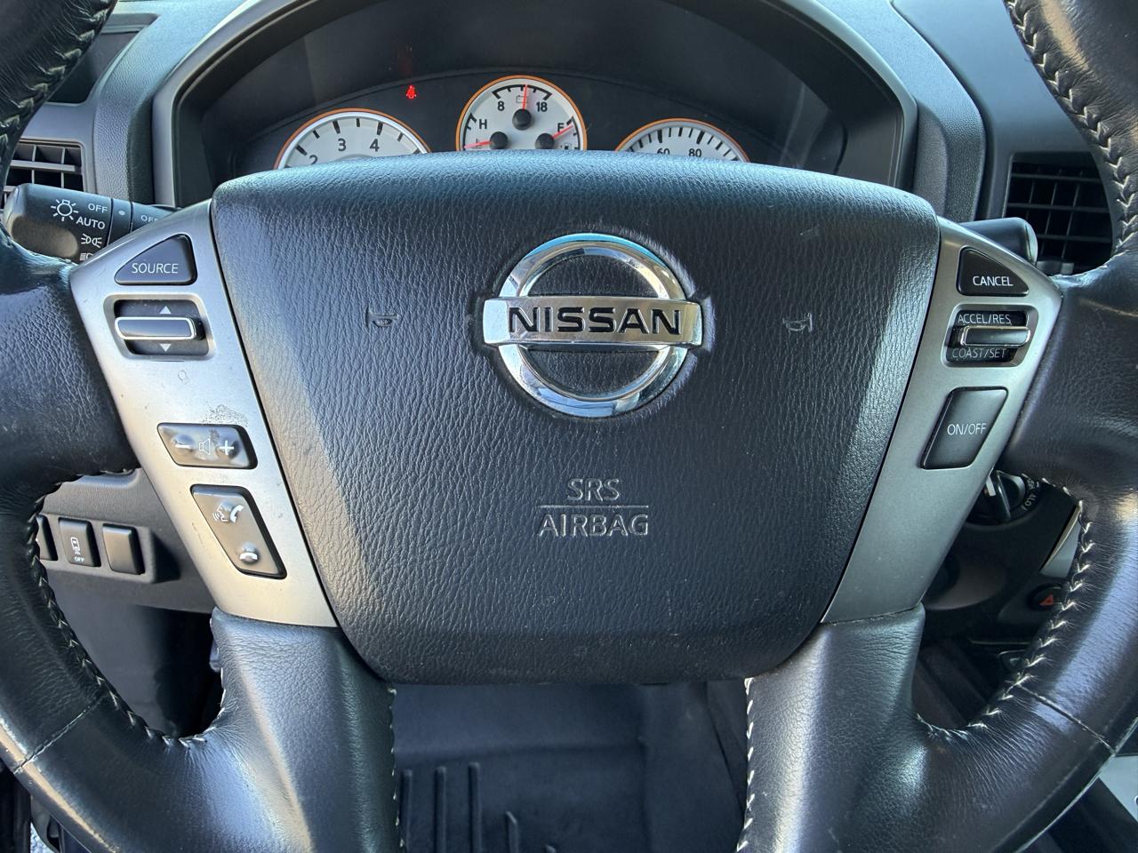 Nissan Titan 4WD Crew Cab SWB PRO-4X 2014