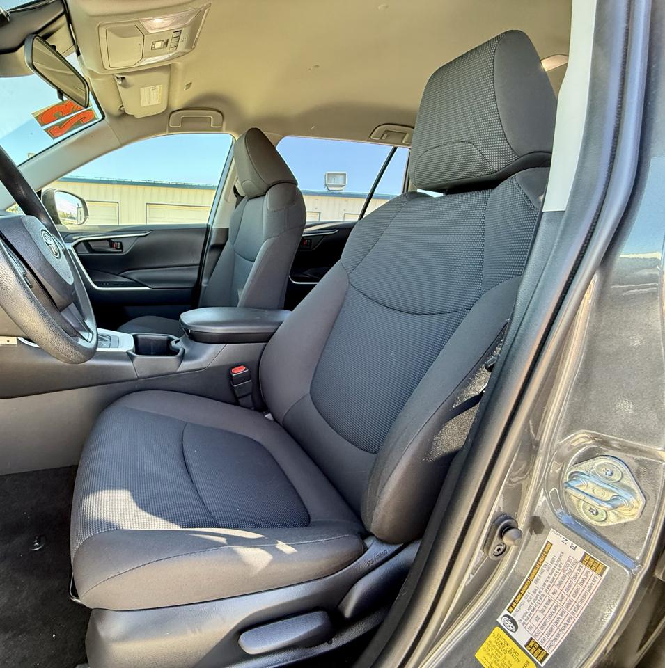 Toyota RAV4 Hybrid LE AWD (Natl) 2023