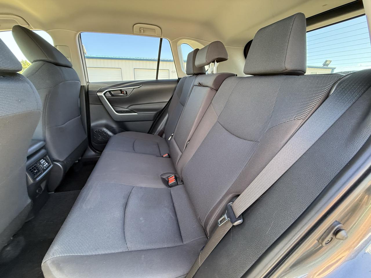 Toyota RAV4 Hybrid LE AWD (Natl) 2023