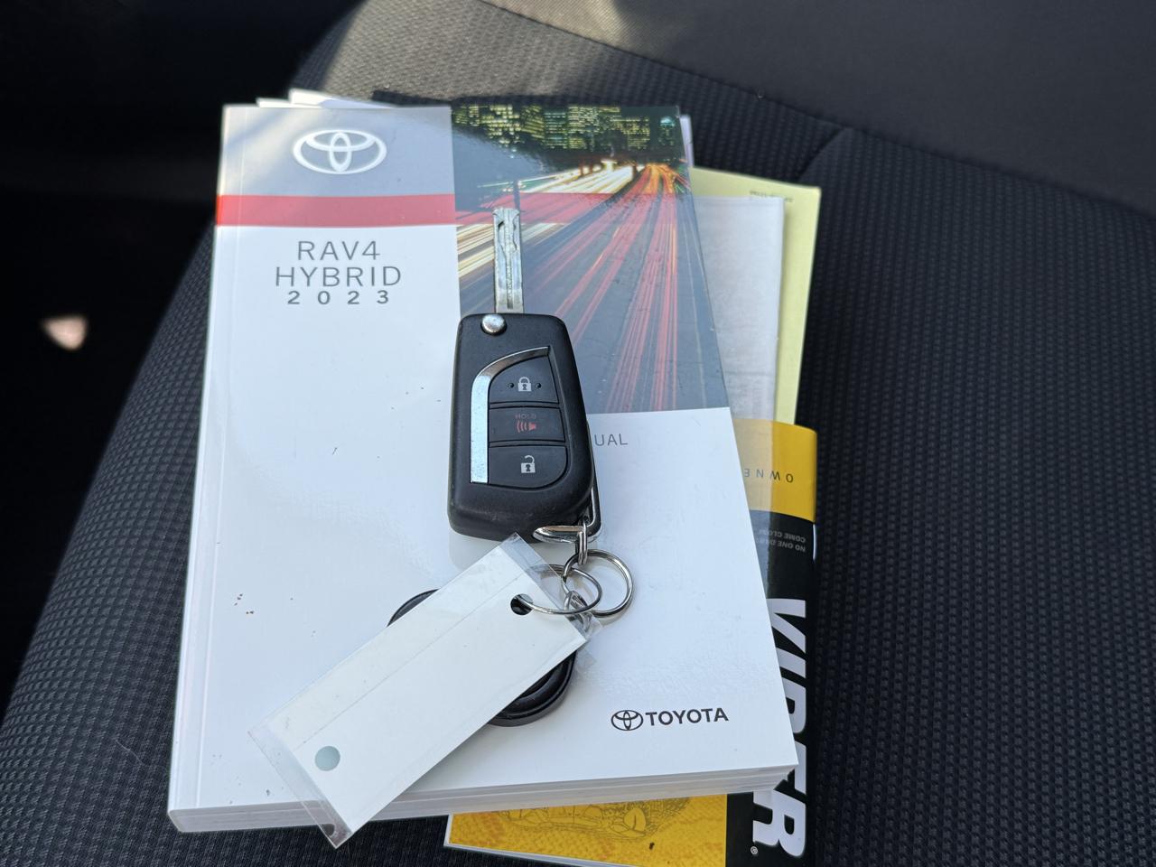 Toyota RAV4 Hybrid LE AWD (Natl) 2023