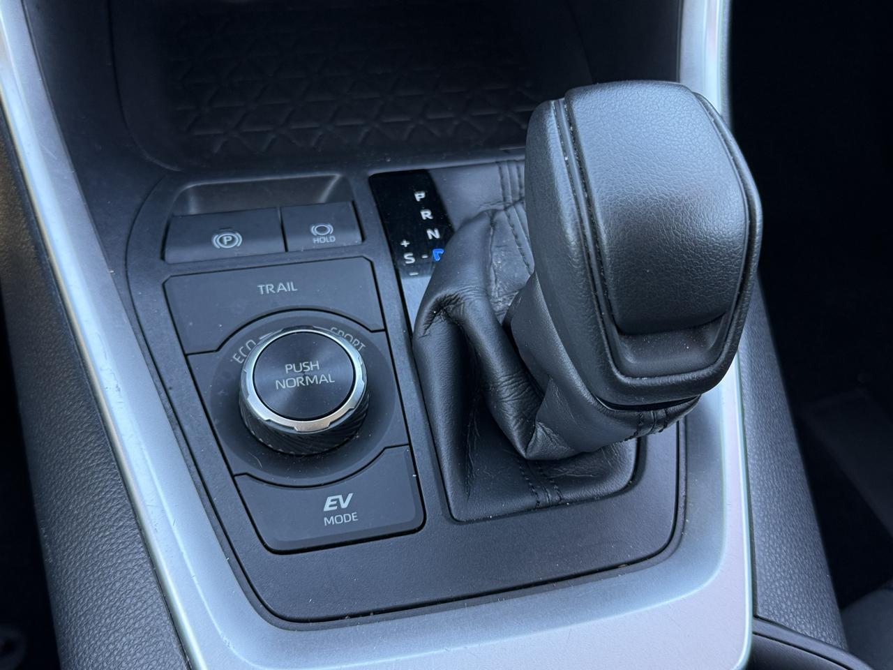 Toyota RAV4 Hybrid LE AWD (Natl) 2023