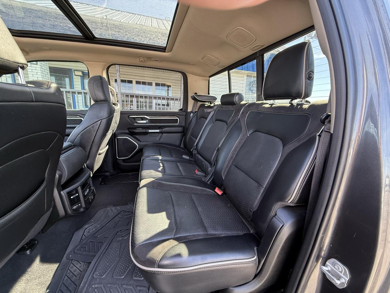 RAM 1500 Laramie 4x4 Crew Cab 6'4" Box 2019
