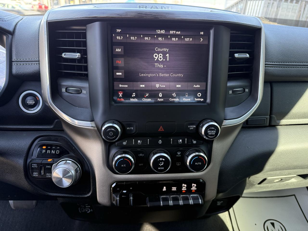 RAM 1500 Laramie 4x4 Crew Cab 6'4" Box 2019