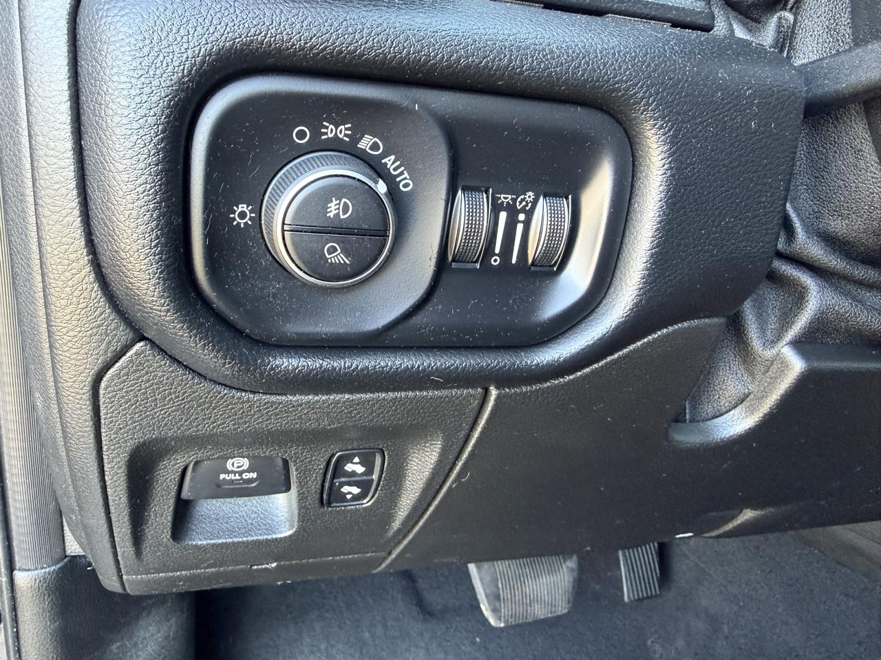 RAM 1500 Laramie 4x4 Crew Cab 6'4" Box 2019