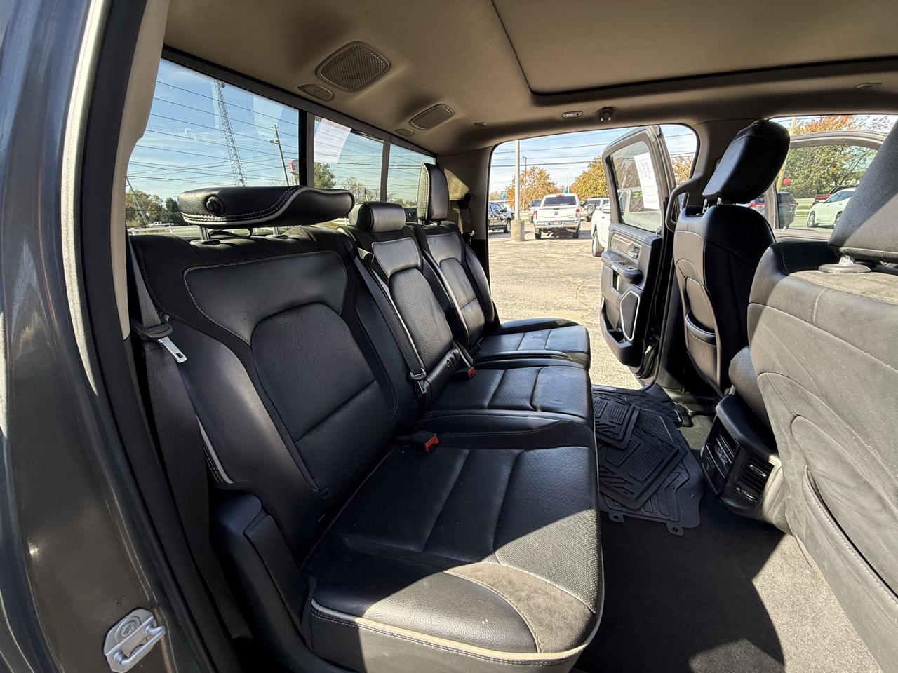 RAM 1500 Laramie 4x4 Crew Cab 6'4" Box 2019
