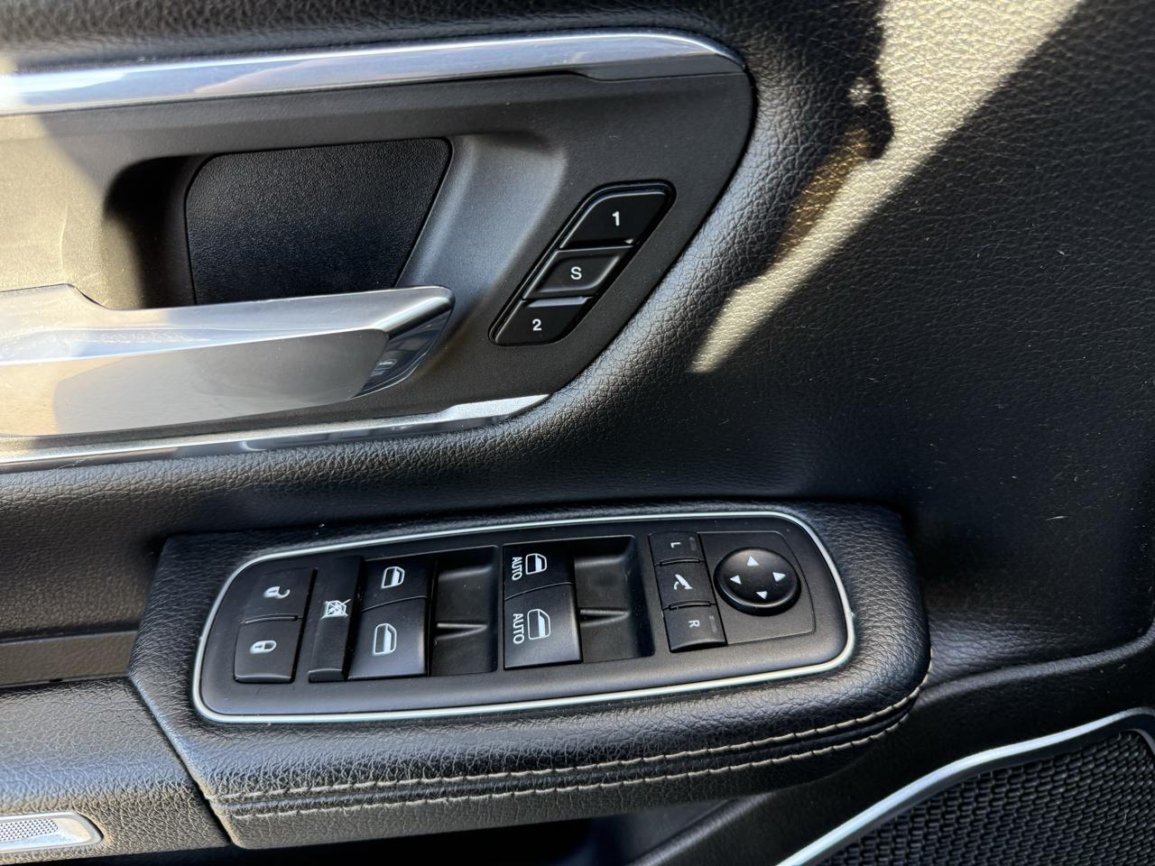 RAM 1500 Laramie 4x4 Crew Cab 6'4" Box 2019