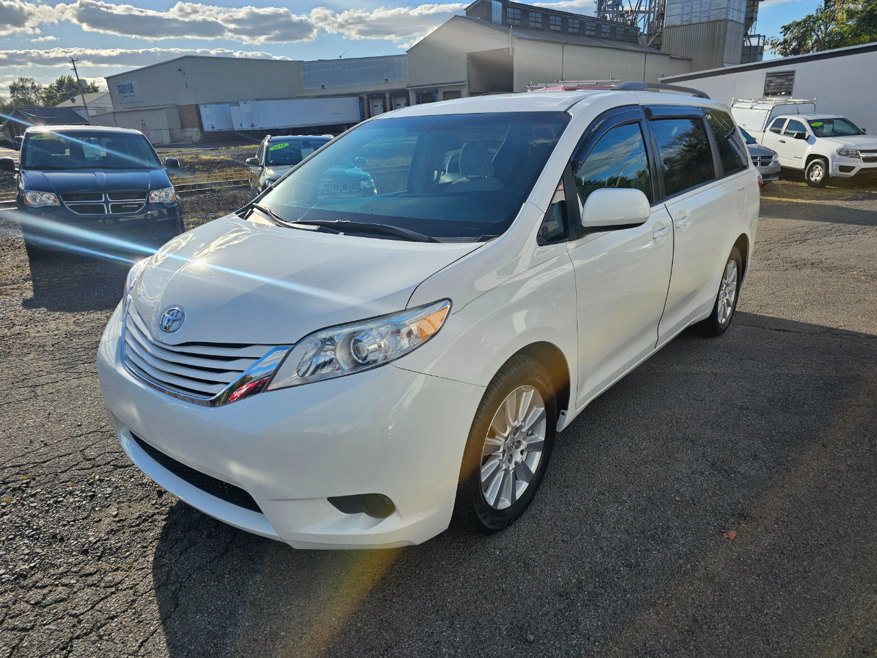 Toyota Sienna LE 7-Passenger AWD 2017 Toyota Sienna LE 7-Passenger AWD 2017