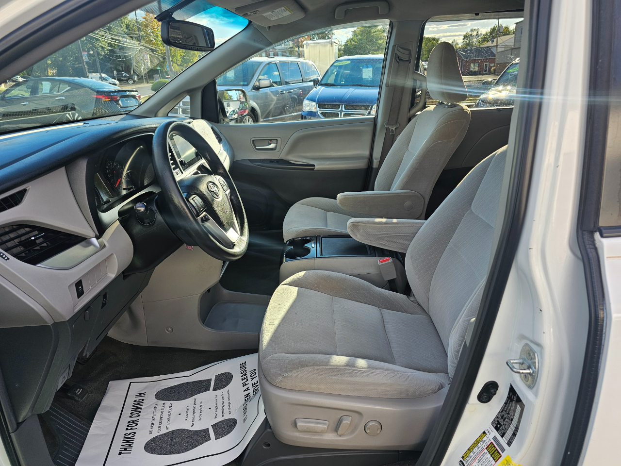 Toyota Sienna LE 7-Passenger AWD 2017 Toyota Sienna LE 7-Passenger AWD 2017