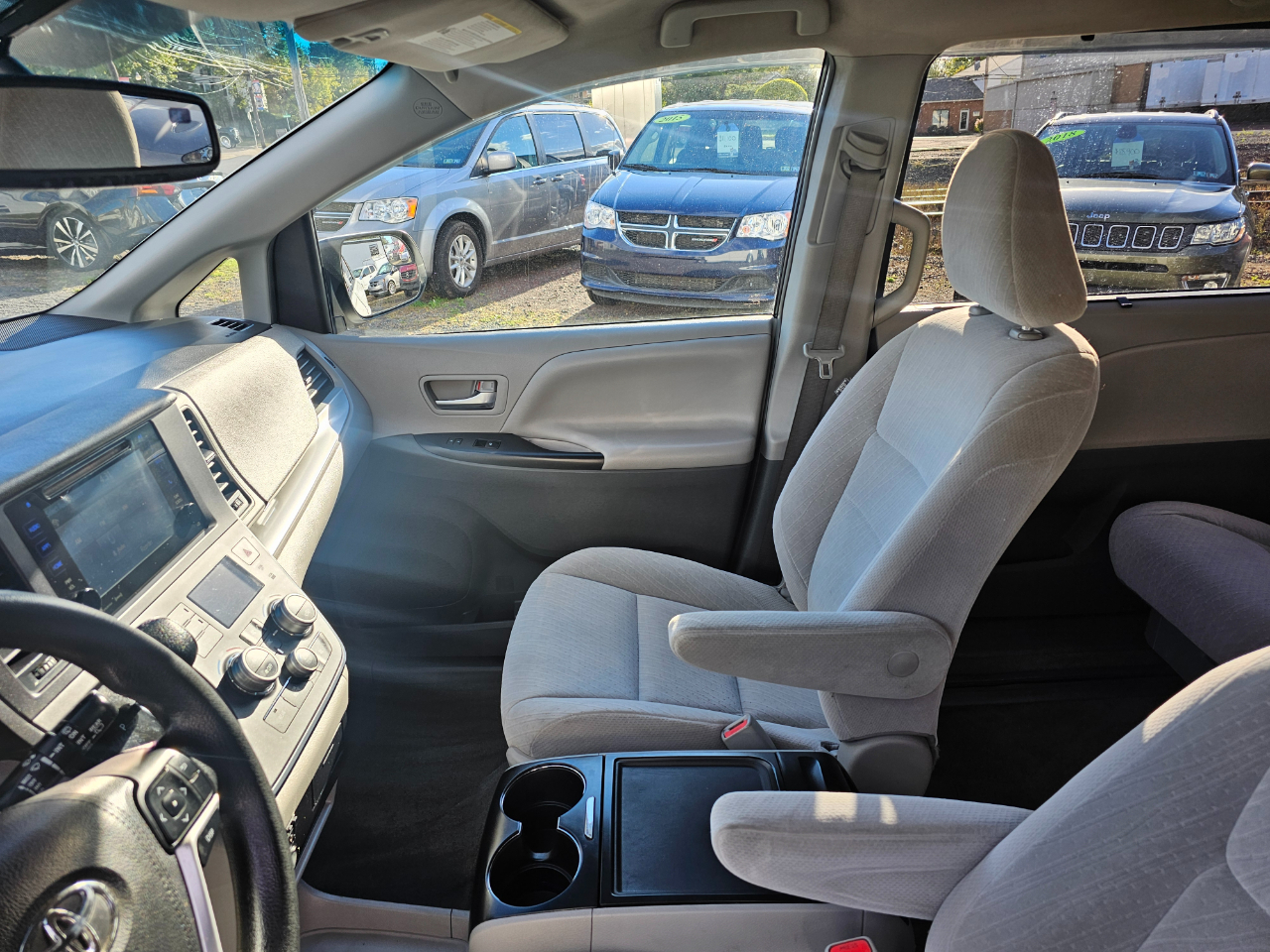 Toyota Sienna LE 7-Passenger AWD 2017 Toyota Sienna LE 7-Passenger AWD 2017