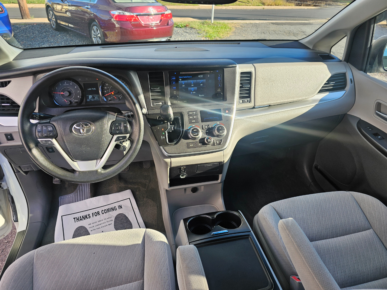 Toyota Sienna LE 7-Passenger AWD 2017 Toyota Sienna LE 7-Passenger AWD 2017