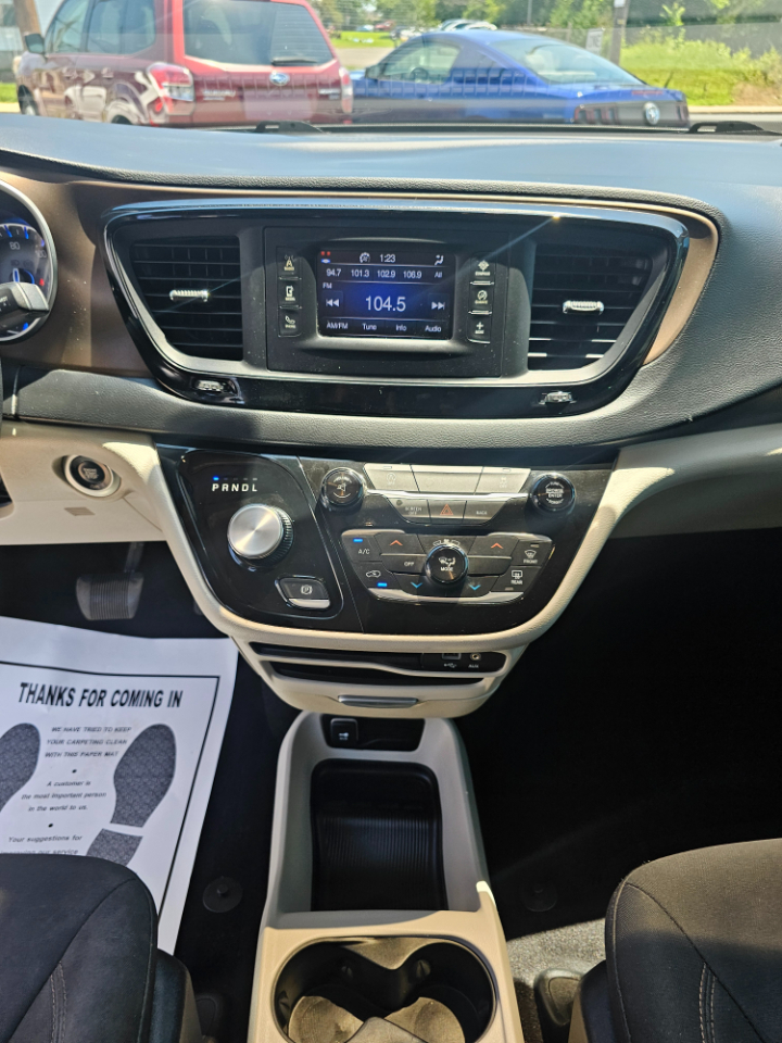 Chrysler Pacifica LX 2017 Chrysler Pacifica LX 2017