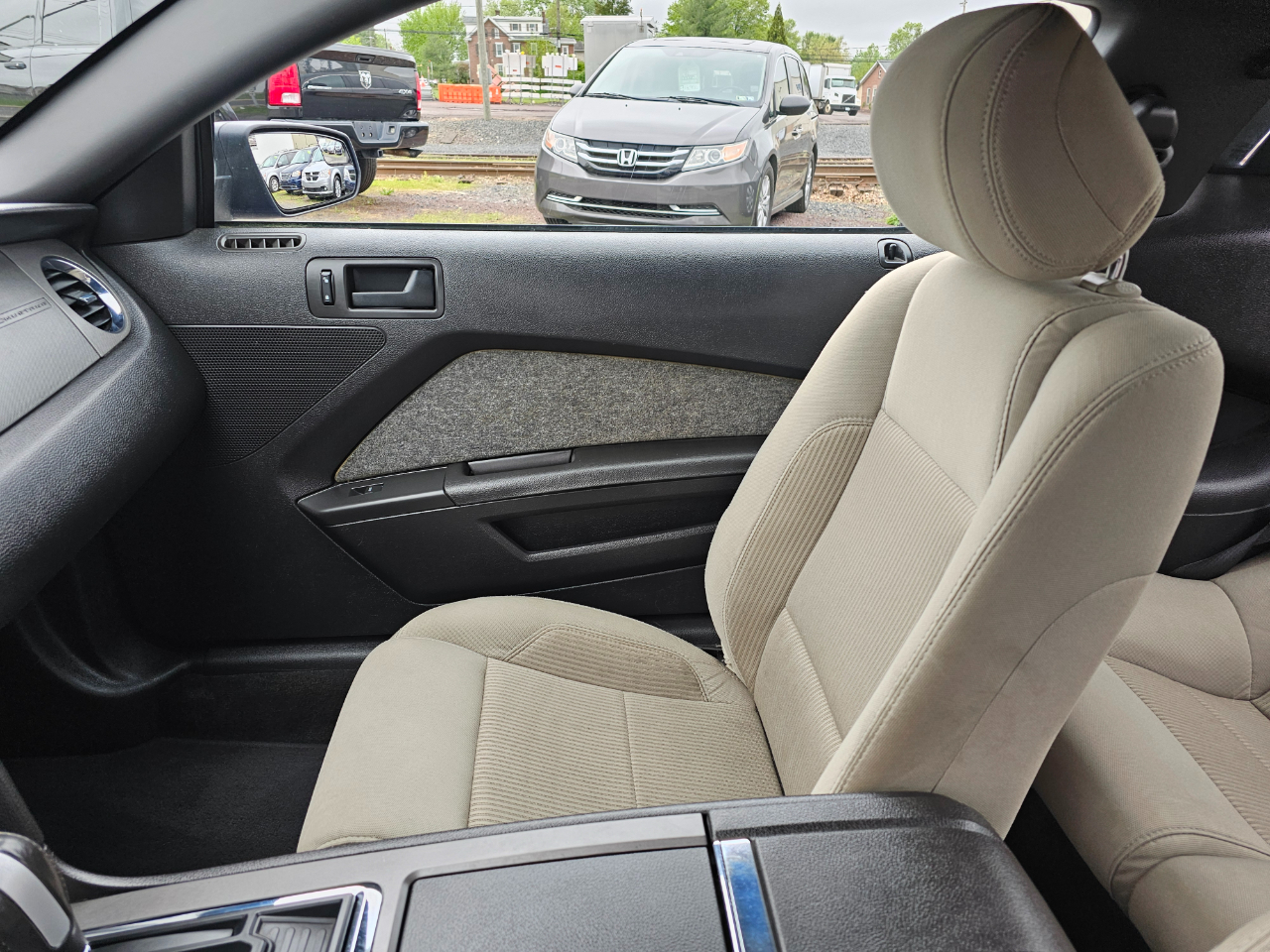 Ford Mustang V6 Coupe 2013 Ford Mustang V6 Coupe 2013