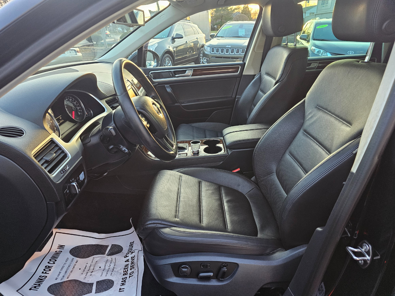 2016 Volkswagen Touareg FSI Sport Lux Executive photo 3