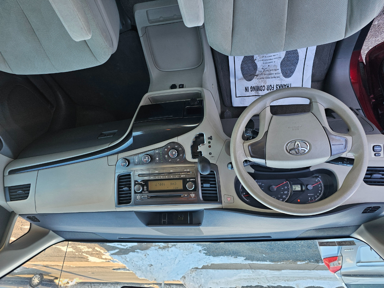 Toyota Sienna Base V6 2011