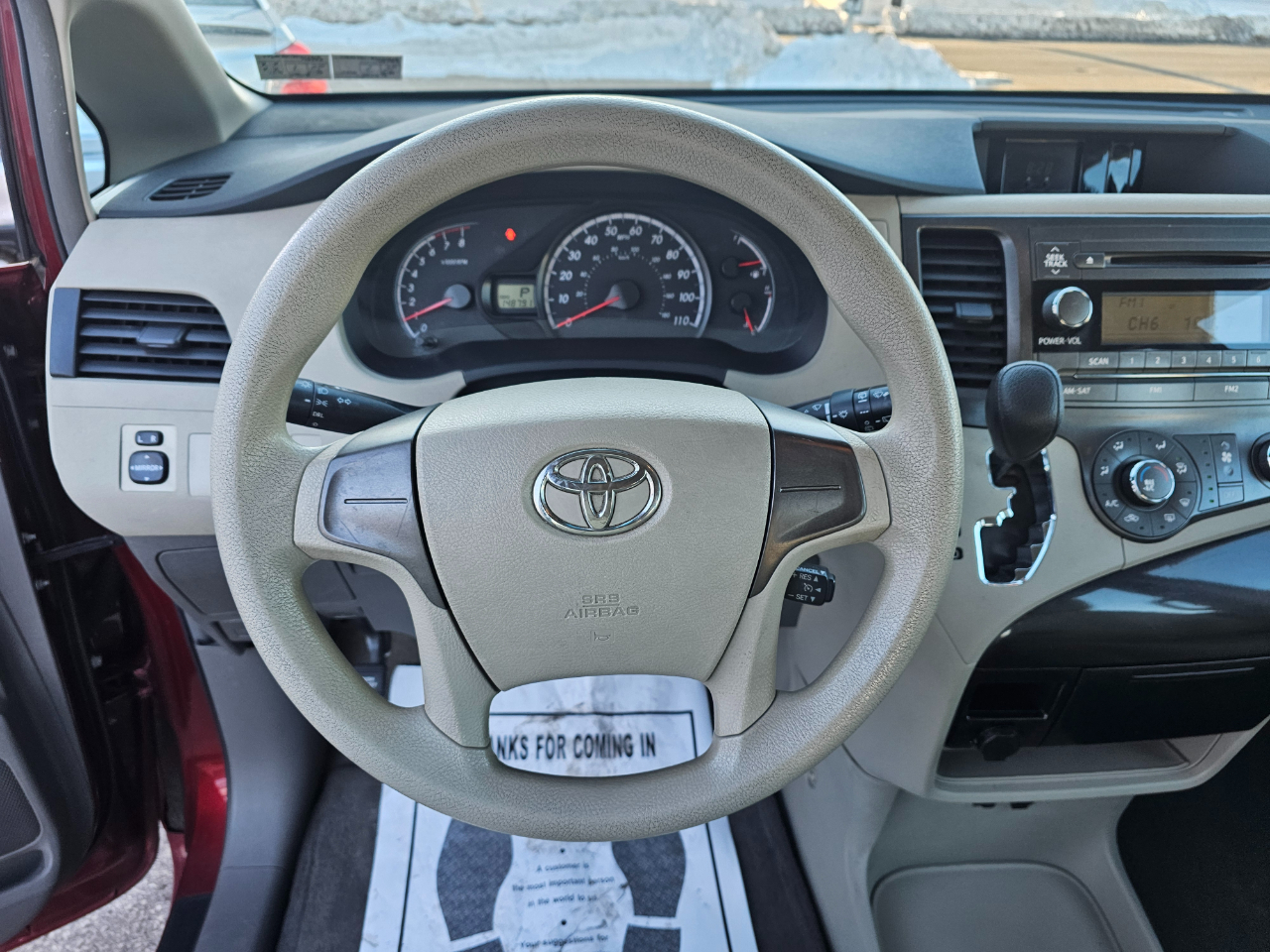 Toyota Sienna Base V6 2011