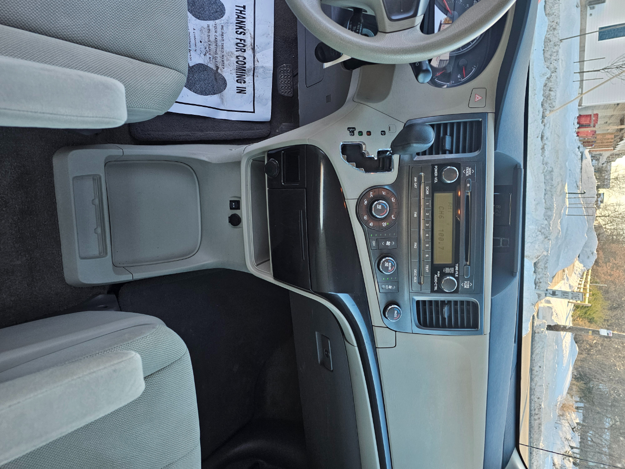 Toyota Sienna Base V6 2011