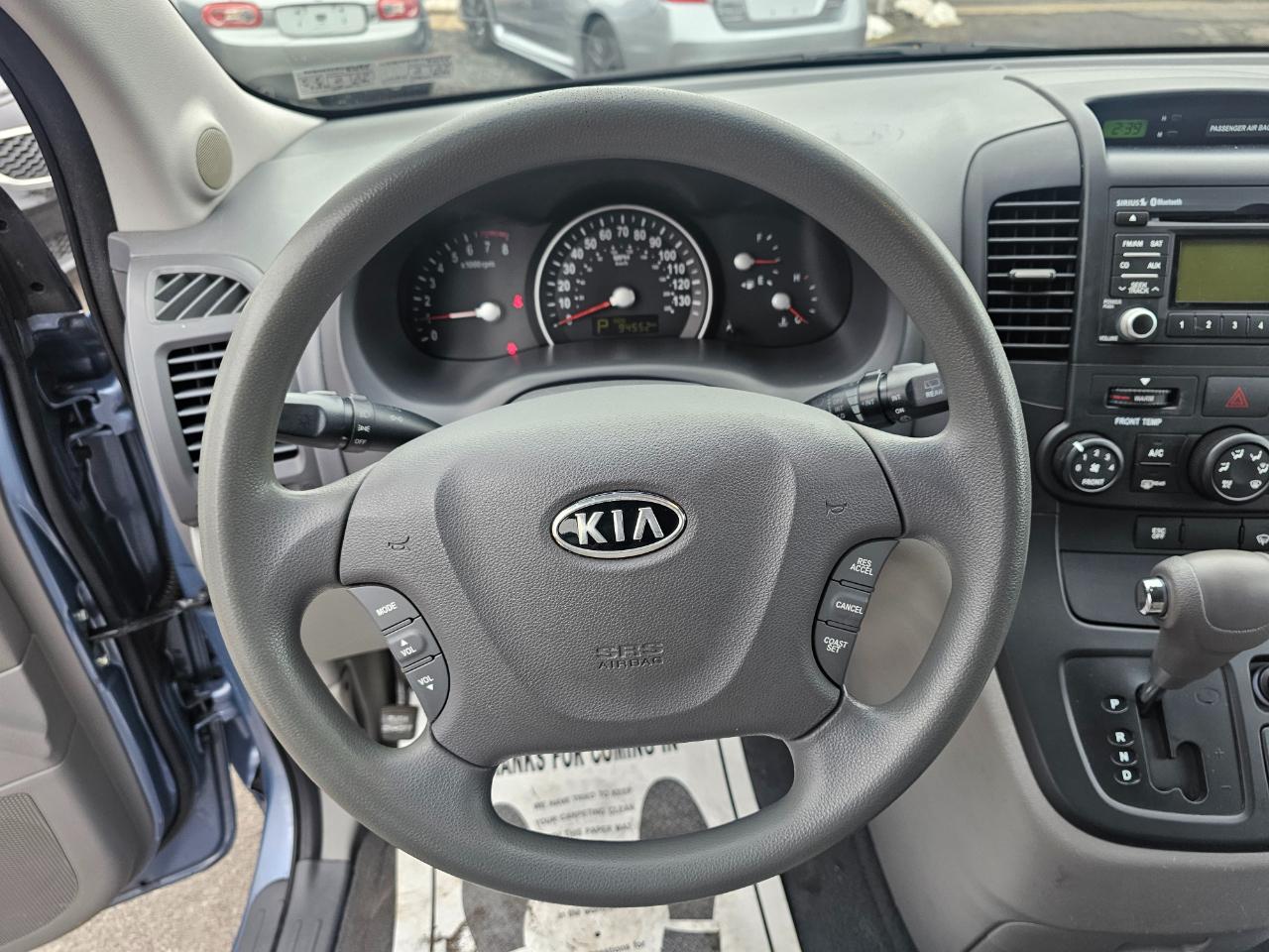 Kia Sedona LX LWB 2012