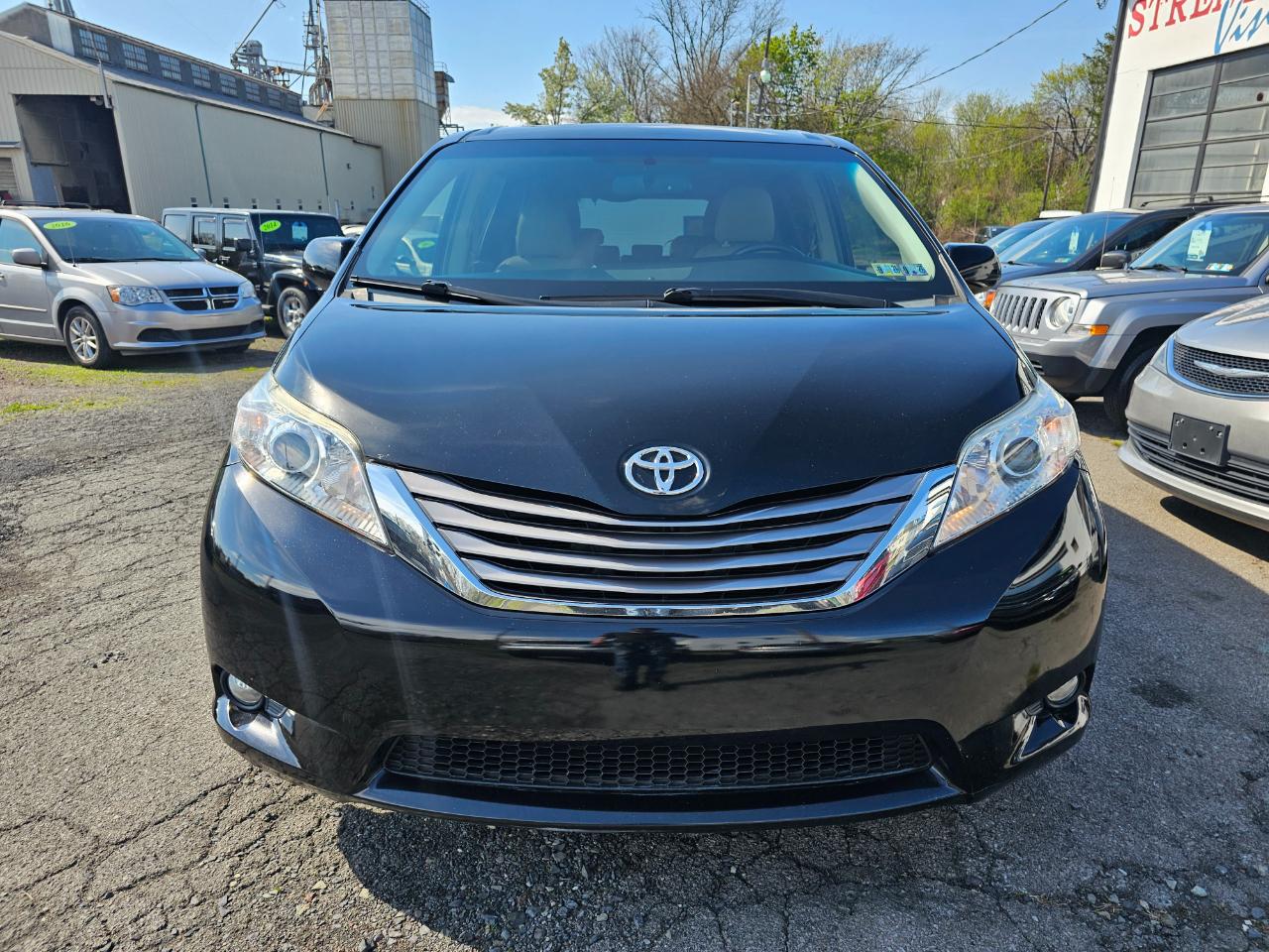 Toyota Sienna XLE FWD 8-Passenger V6 2016