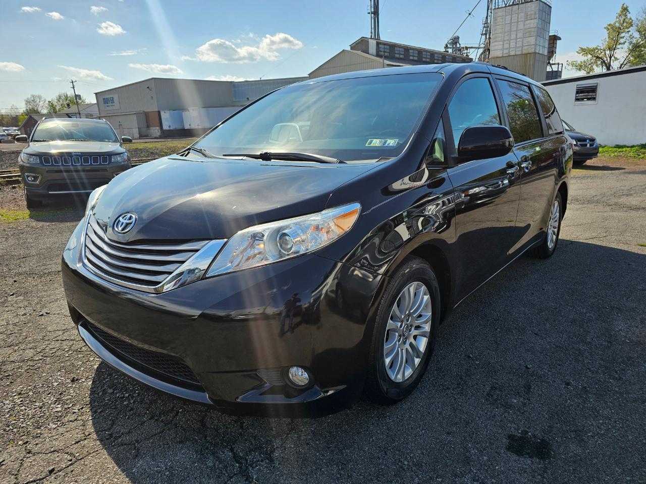Toyota Sienna XLE FWD 8-Passenger V6 2016