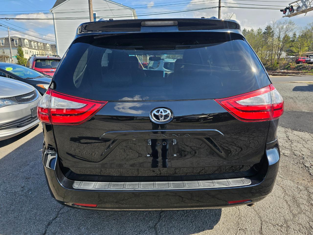 Toyota Sienna XLE FWD 8-Passenger V6 2016