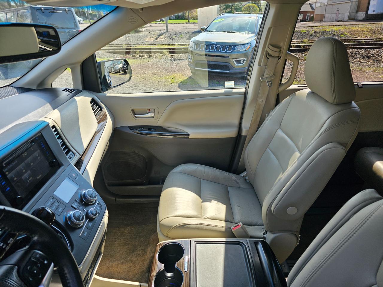 Toyota Sienna XLE FWD 8-Passenger V6 2016