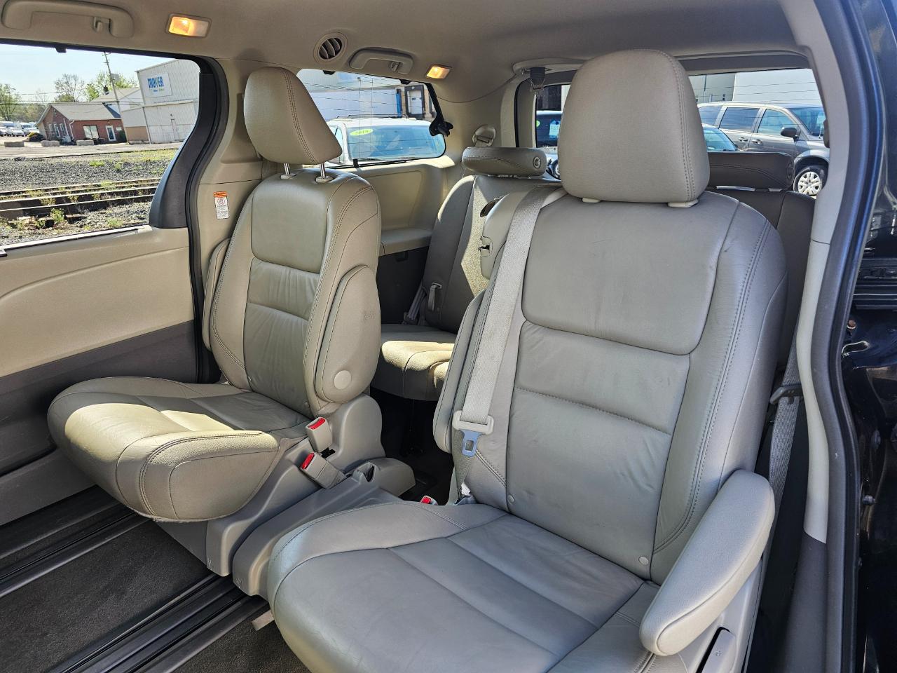 Toyota Sienna XLE FWD 8-Passenger V6 2016