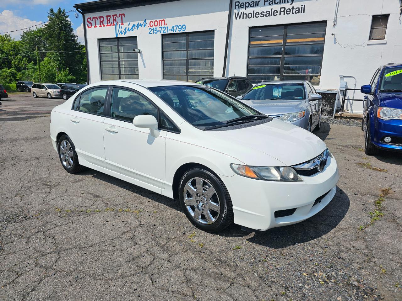 Honda Civic LX Sedan 5-Speed AT 2011