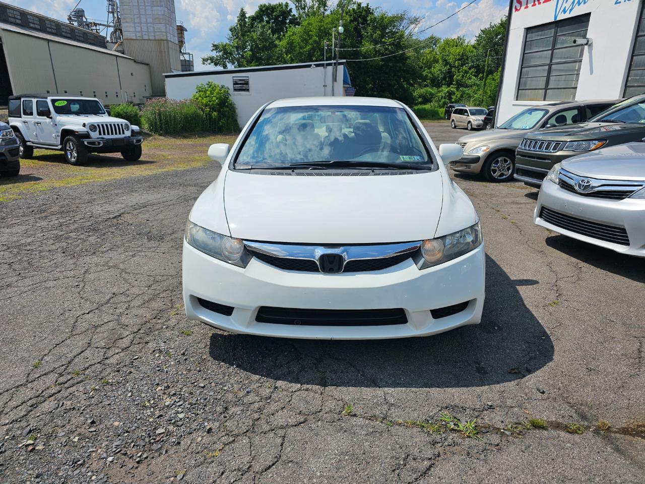 Honda Civic LX Sedan 5-Speed AT 2011