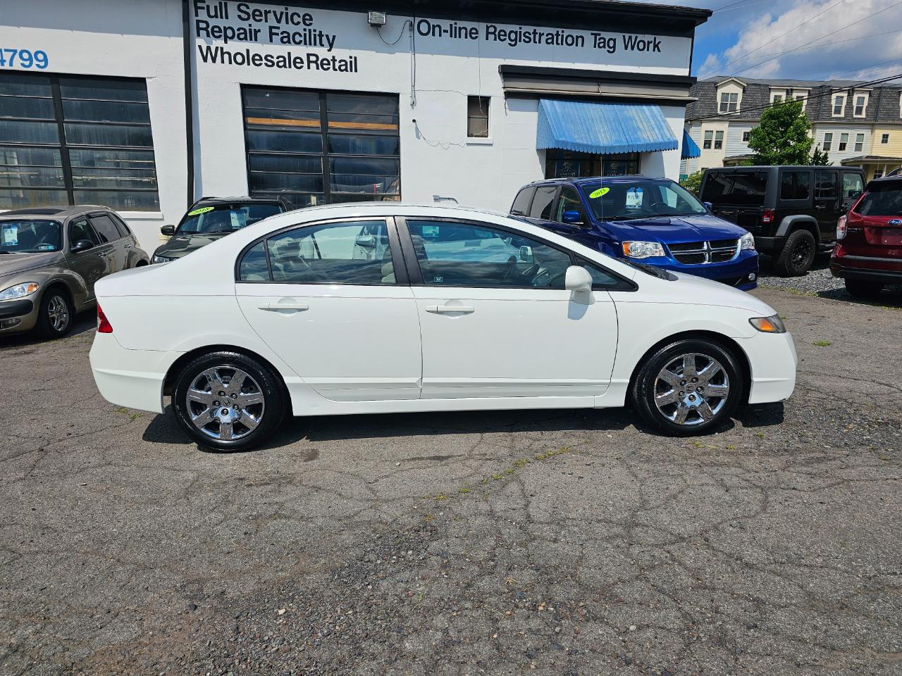 Honda Civic LX Sedan 5-Speed AT 2011