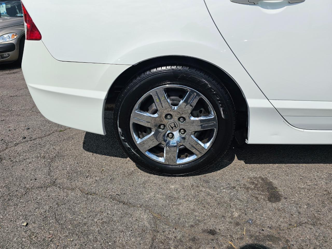 Honda Civic LX Sedan 5-Speed AT 2011