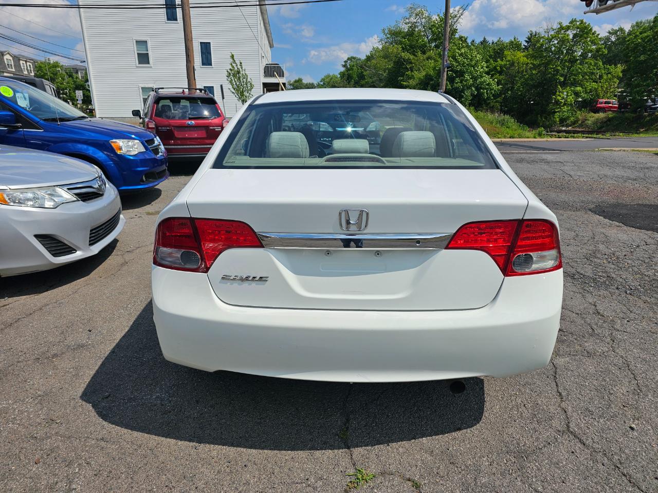 Honda Civic LX Sedan 5-Speed AT 2011