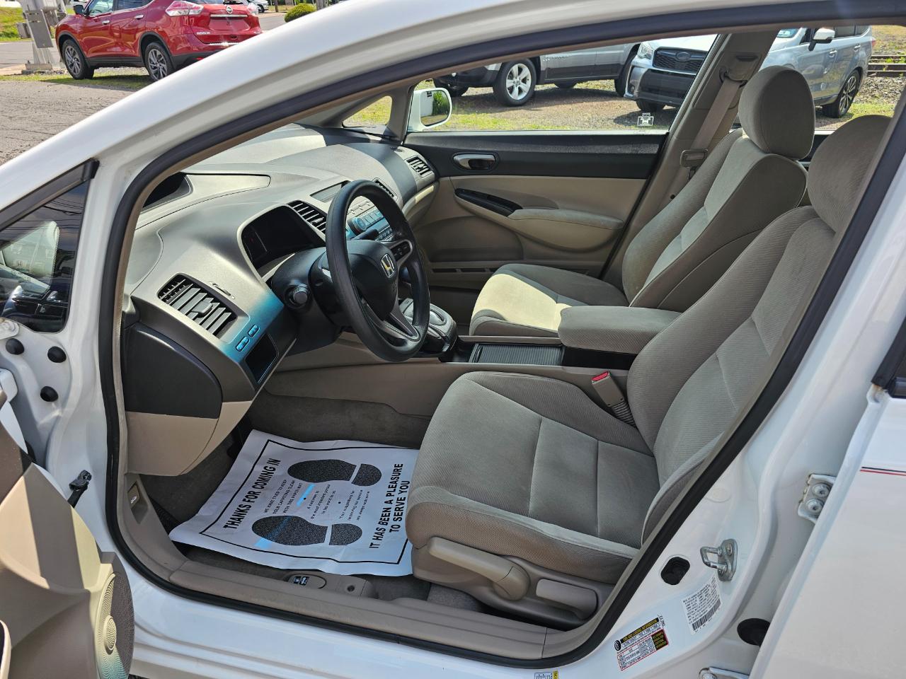 Honda Civic LX Sedan 5-Speed AT 2011
