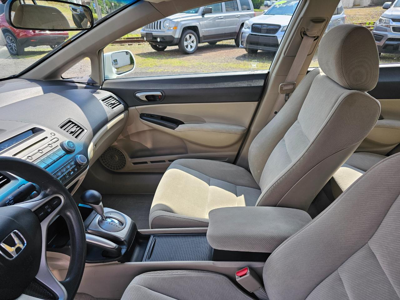 Honda Civic LX Sedan 5-Speed AT 2011