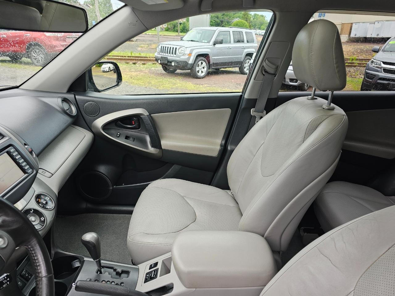 Toyota RAV4 Limited V6 4WD 2011