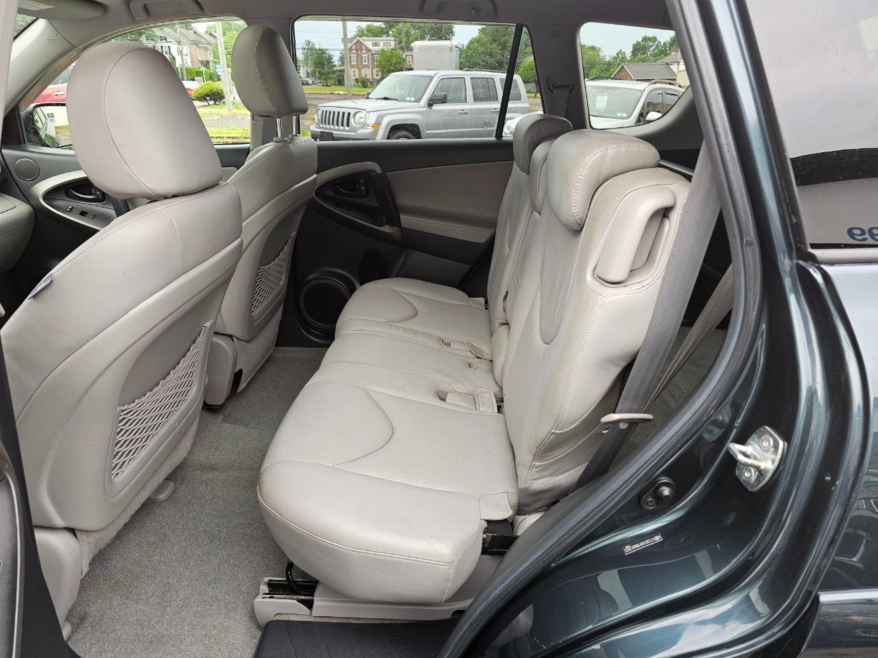 Toyota RAV4 Limited V6 4WD 2011
