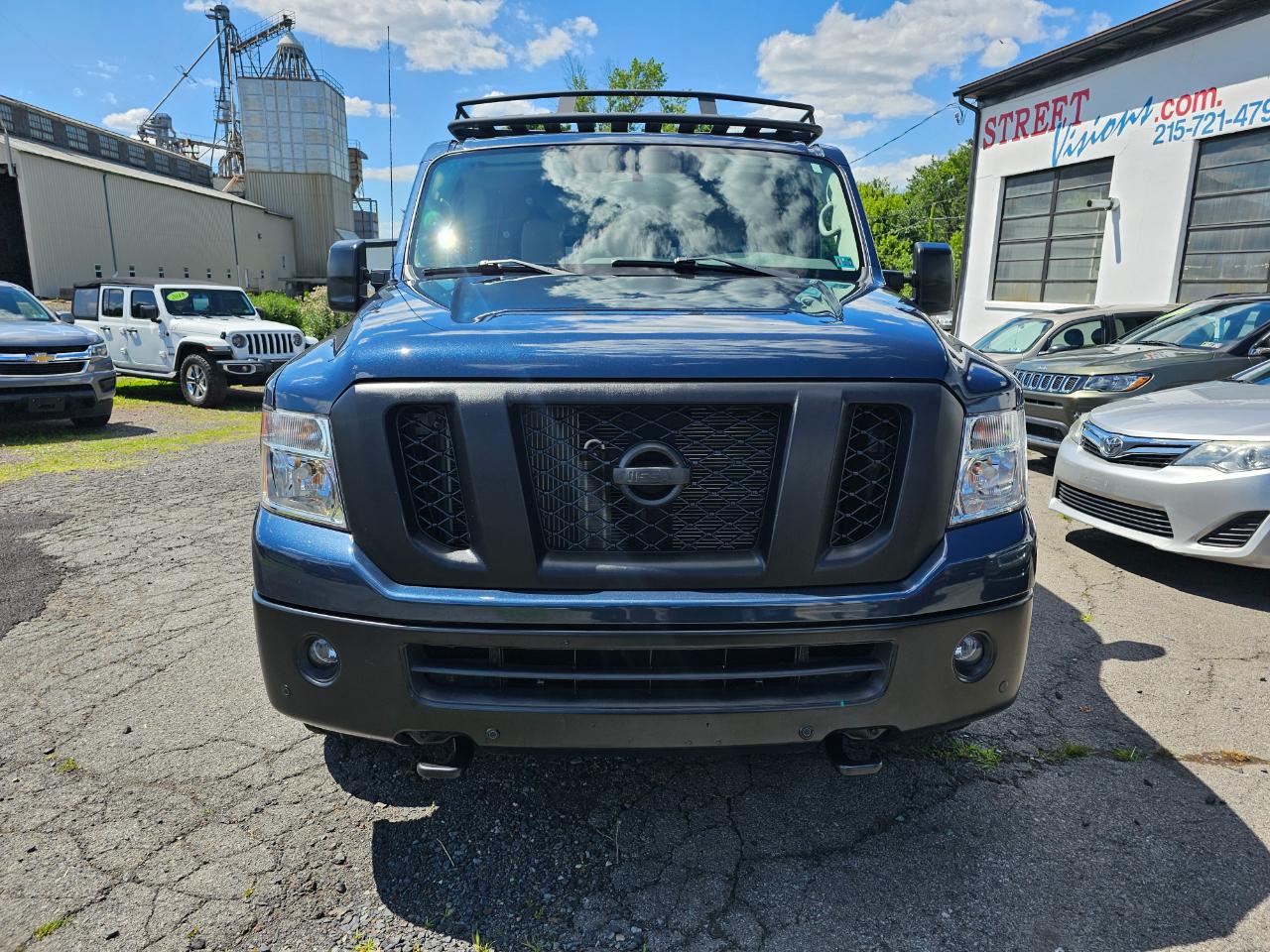 Nissan NV Passenger 3500 SL V8 2021