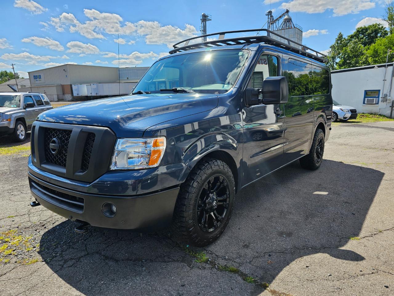 Nissan NV Passenger 3500 SL V8 2021