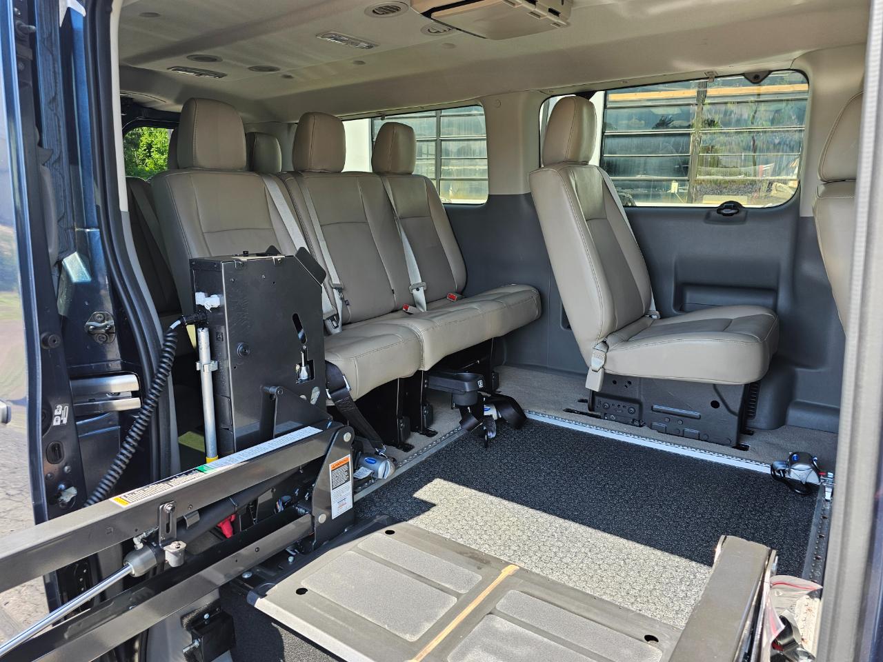 Nissan NV Passenger 3500 SL V8 2021
