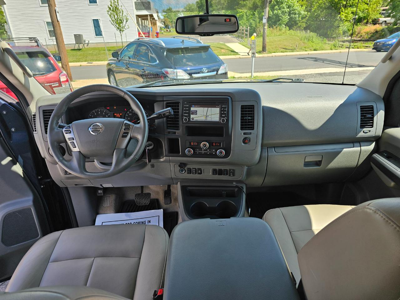 Nissan NV Passenger 3500 SL V8 2021