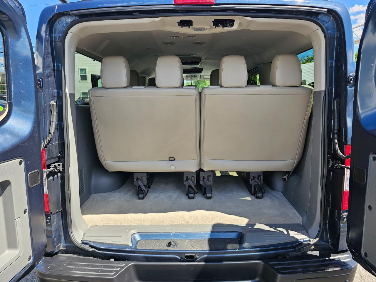 Nissan NV Passenger 3500 SL V8 2021