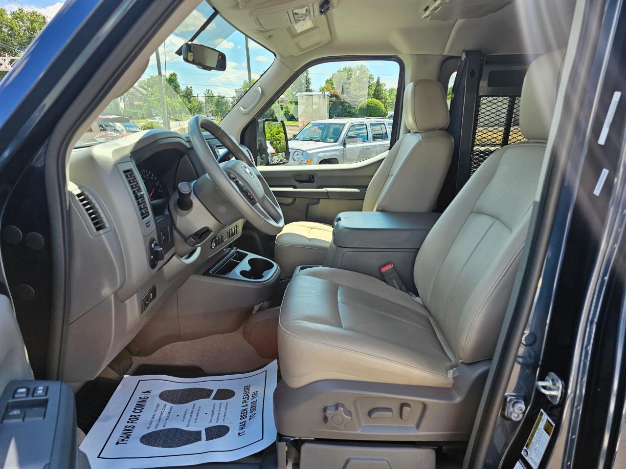 Nissan NV Passenger 3500 SL V8 2021