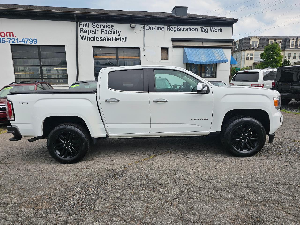 GMC Canyon SLT Crew Cab 4WD Short Box 2017