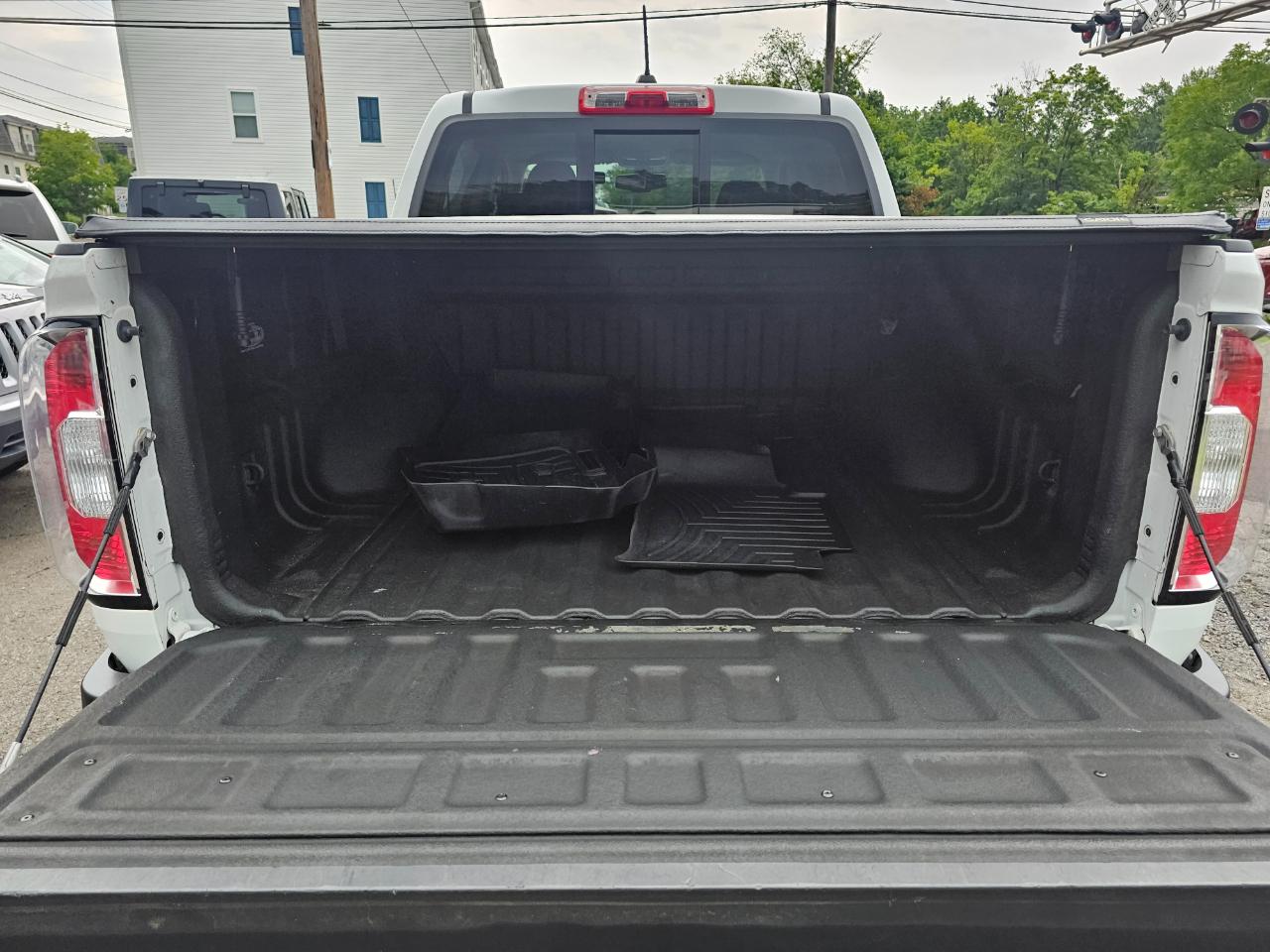 GMC Canyon SLT Crew Cab 4WD Short Box 2017