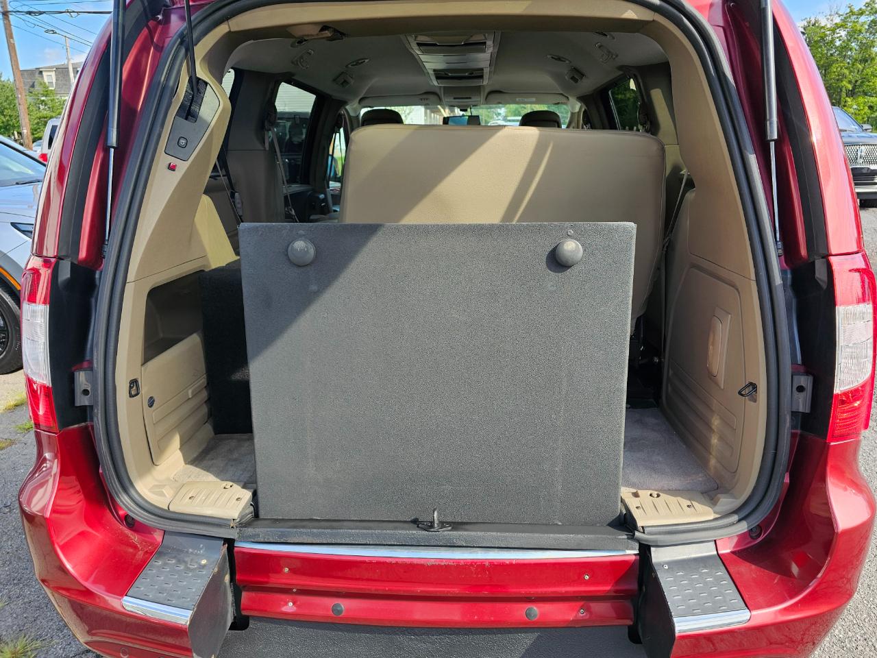 Chrysler Town & Country Touring-L 2014