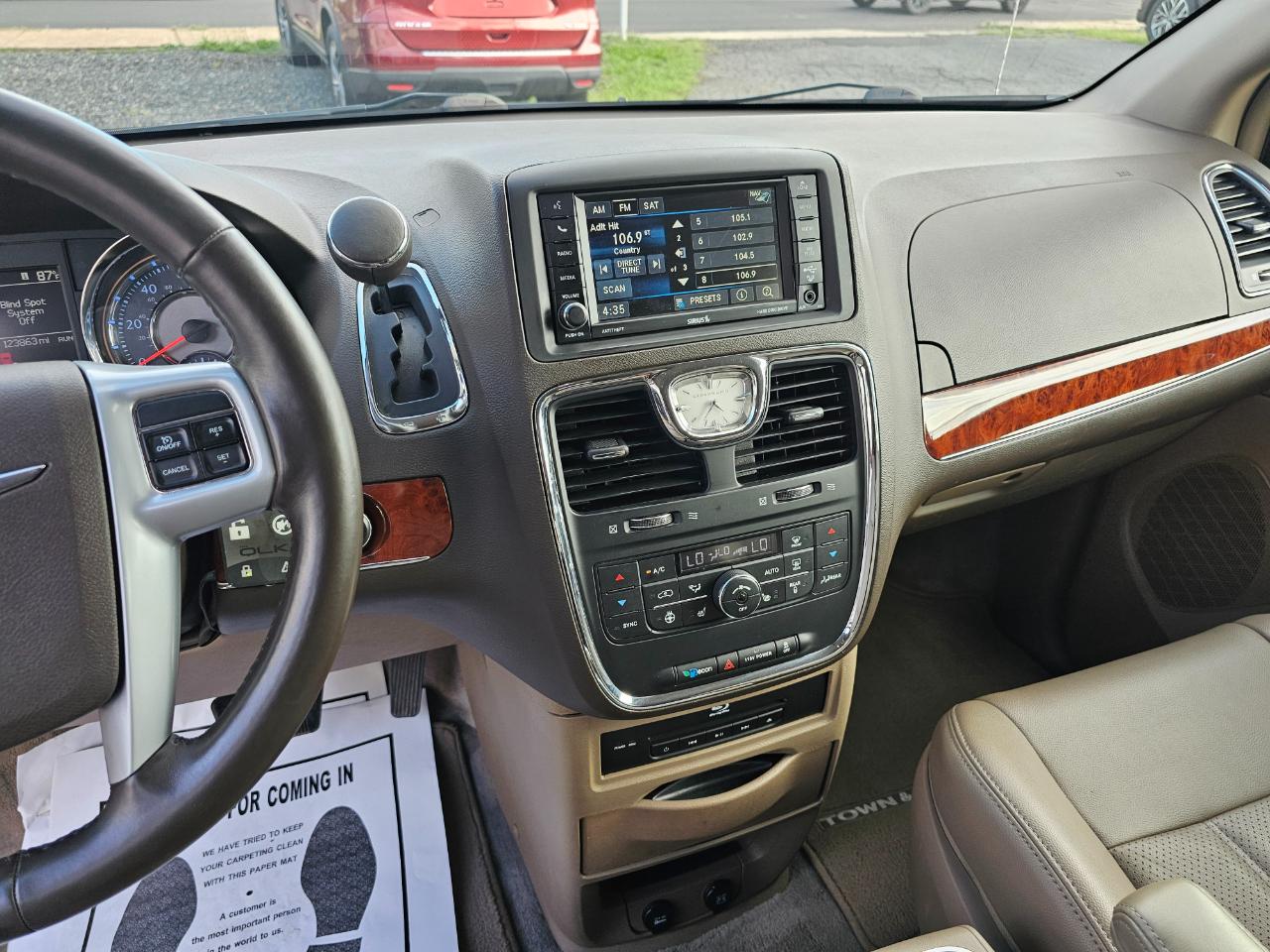 Chrysler Town & Country Touring-L 2014